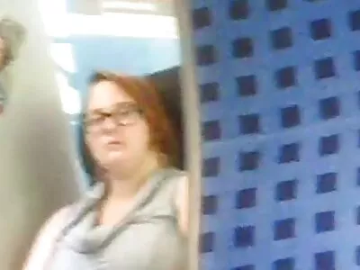 Ung flicka knullar på gatan